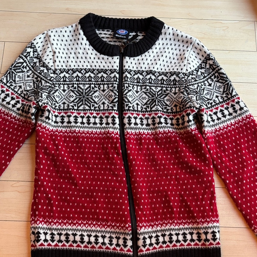 Icewear Iceland Black and Red Nordic Sweater Women’s Medium